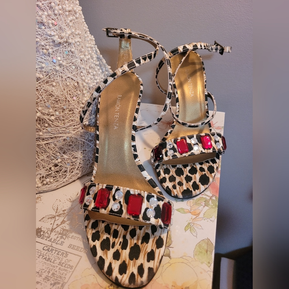 Ramon Tenza Unique Heels 👠Size 7.5